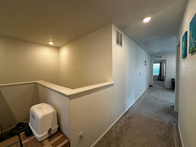 Building Photo - NEARLY NEW 3-bed Paired Home in Senderos Creek community!