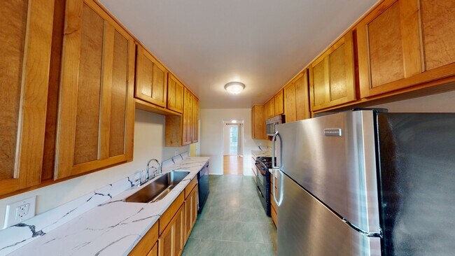 Building Photo - 4 Bedroom House on Leo with Garage!