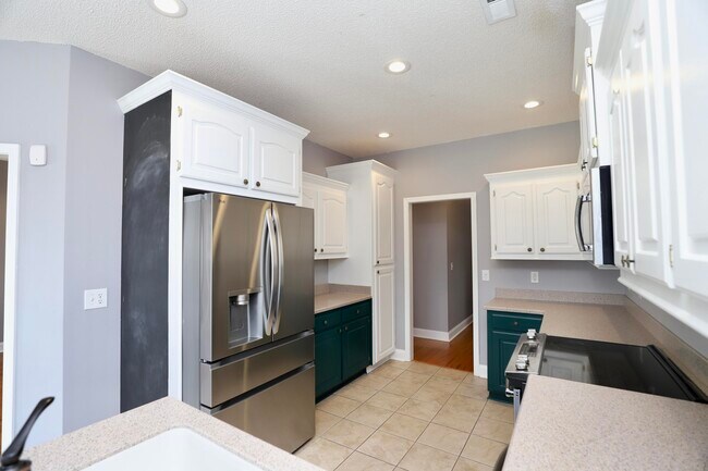 Building Photo - 1855 Beachforest Way