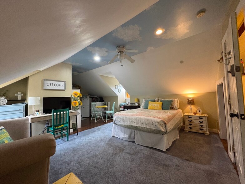 Queen Bed-linens not included - 540 E Taylor St
