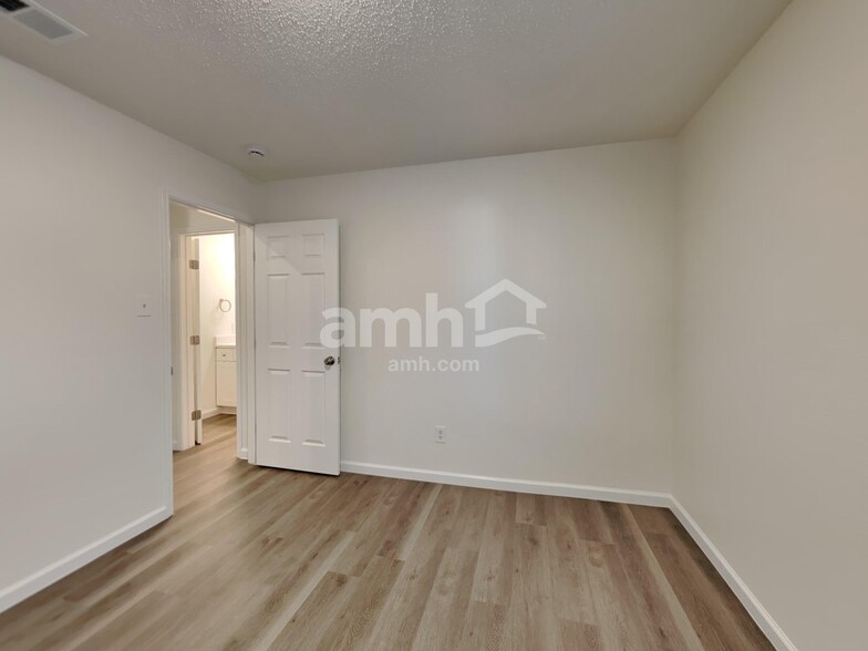 Building Photo - 11141 Pleasant Wood Ln