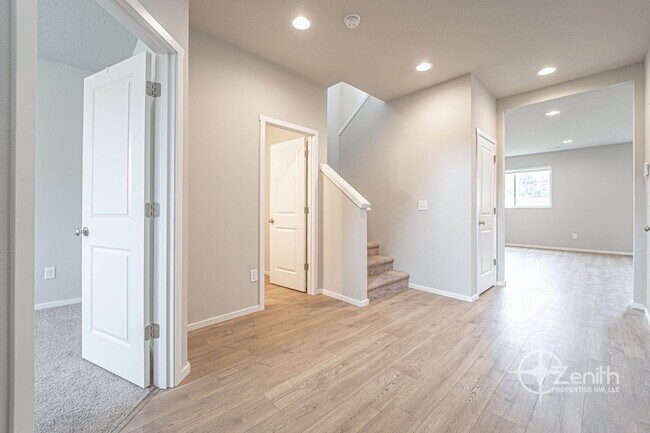 Building Photo - 2608 S White Salmon Dr