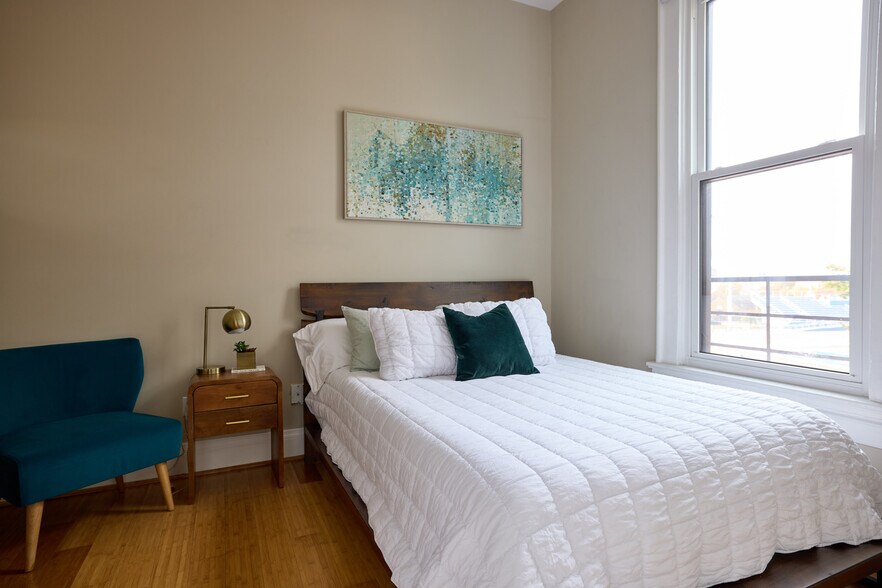 Building Photo - 440 Hopkins St