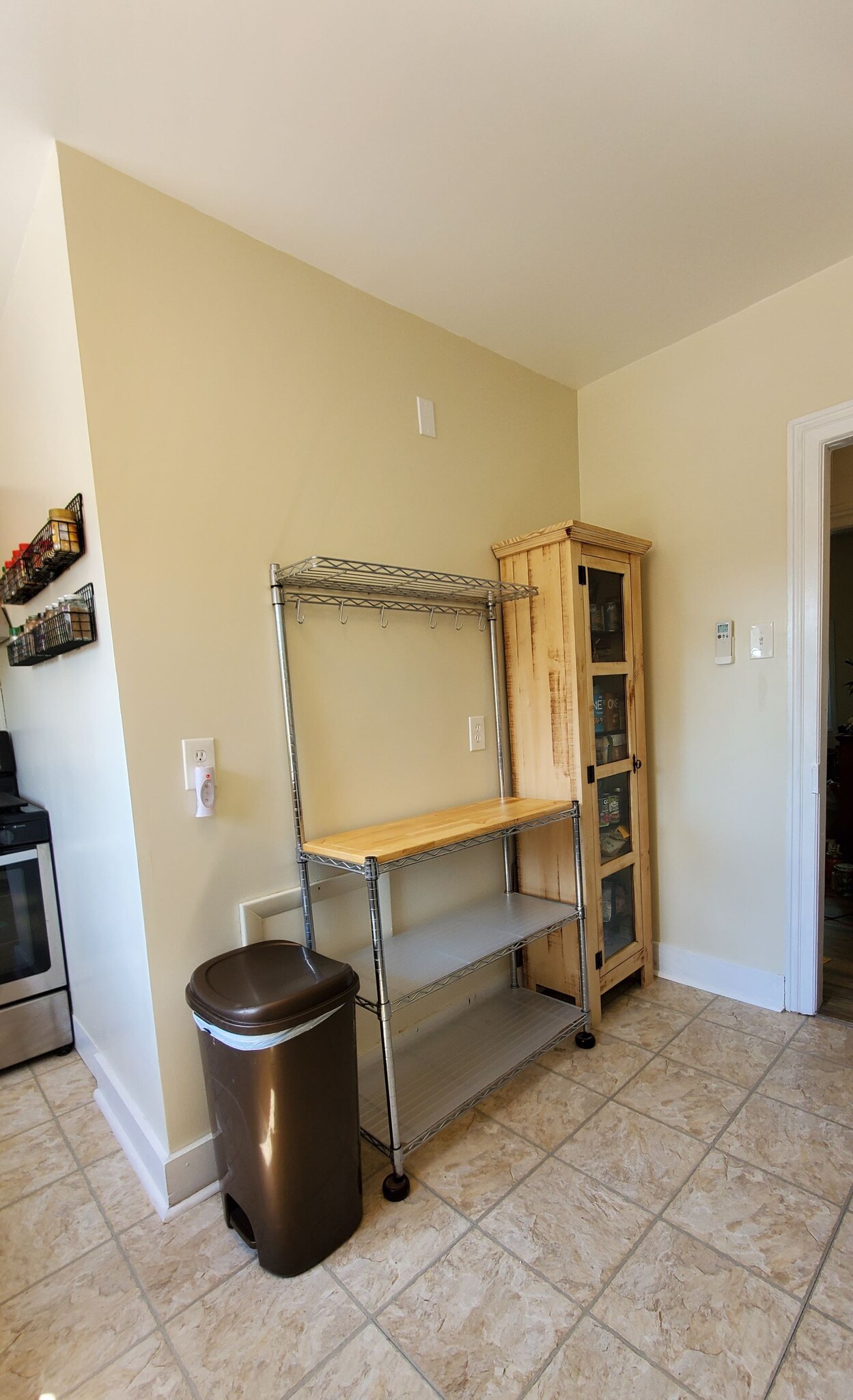 Kitchen - Bakers Rack and Pantry can stay or be removed - 11 Riverside Avenue