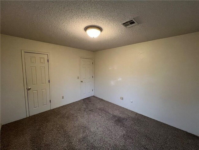 Building Photo - 323 S 11th Pl