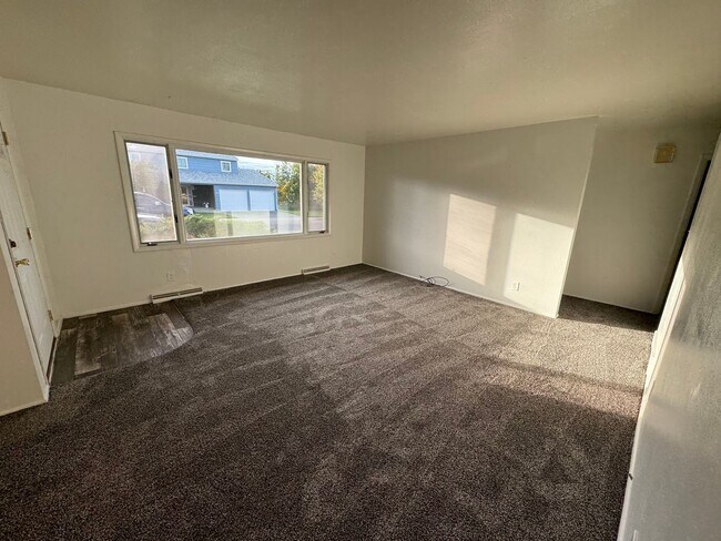 Building Photo - 815 23rd St S