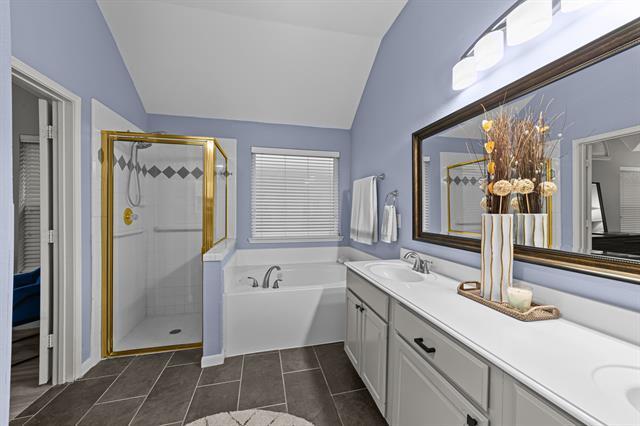 Building Photo - 4719 Highlands Dr