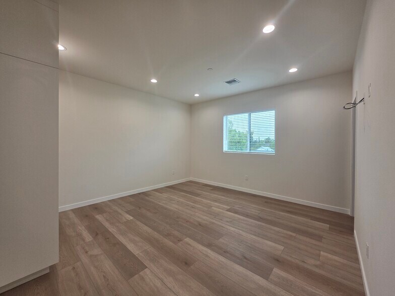 Building Photo - 6748 Ben Ave