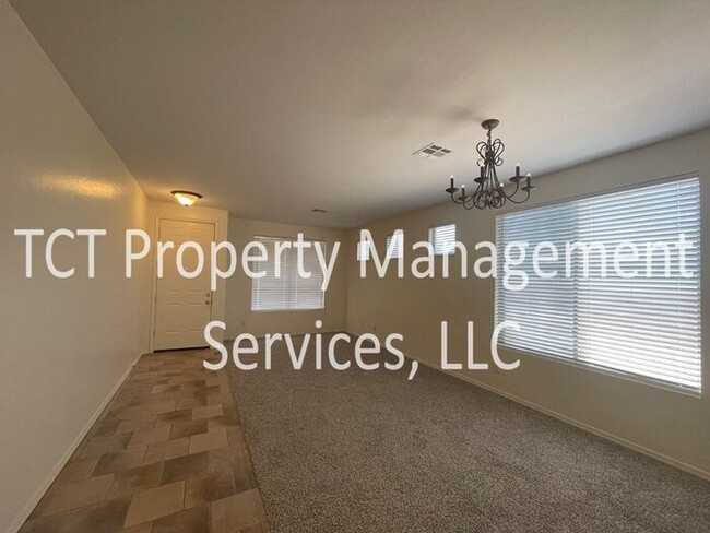 Building Photo - Great 3 Bedroom with Community Pool!