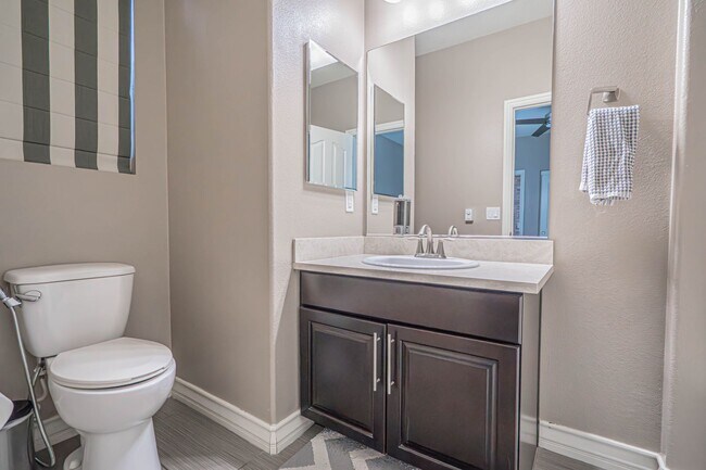 Building Photo - Beautiful 5-Bedroom Home with Outdoor Entertainer's Area in Valencia!