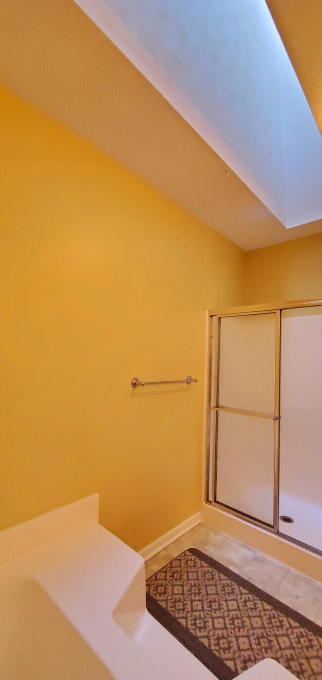 Building Photo - 1354 Fox Pointe Cir
