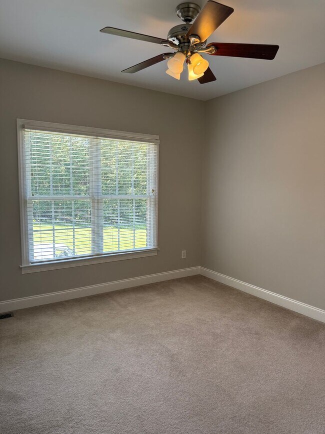 Building Photo - Beautiful Brick Home in NW School District