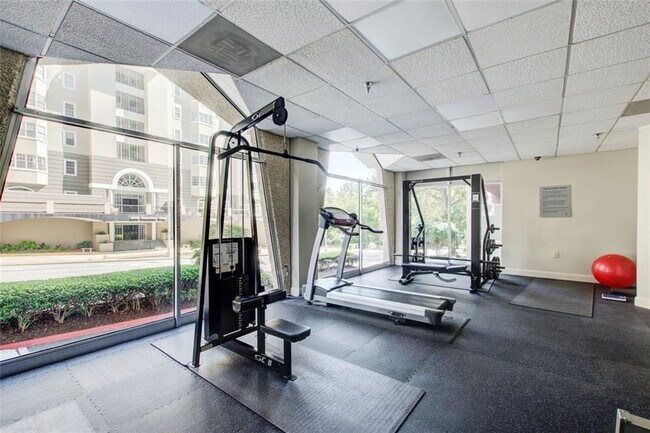 Building Photo - 2479 Peachtree Rd
