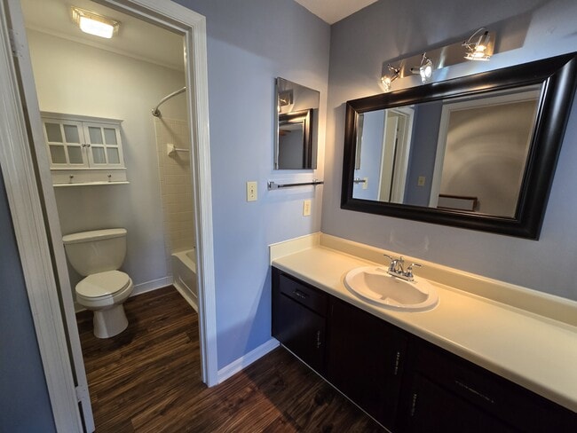 Building Photo - 117 Kingsbury Dr