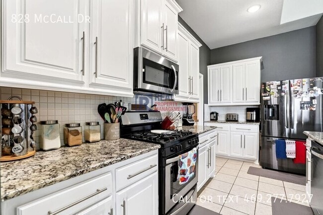 Building Photo - 828 McCall Dr