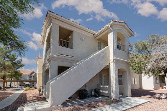 Building Photo - Upstairs 2 br unit in gated community with pool/spa/bbq area