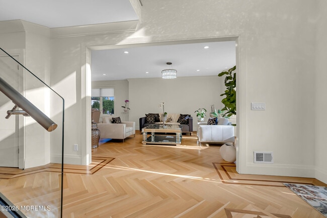 Building Photo - 243 Overbrook Ave