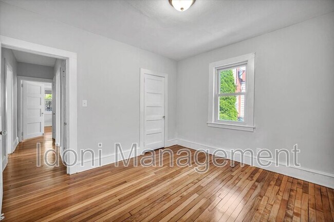 Building Photo - 14 Ridgefield St