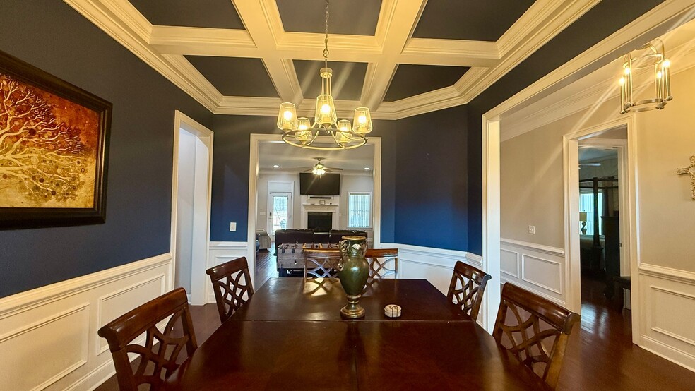 Building Photo - Beautiful 5 Bedroom Home in The Cotswolds