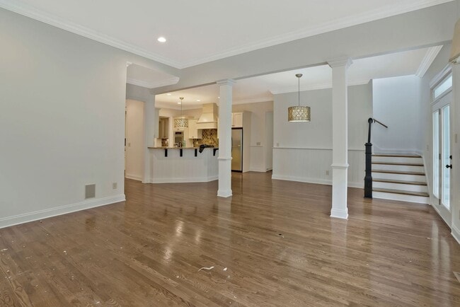 Building Photo - Stunning 4BE/3.5BA home in the very desira...