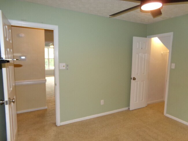 Building Photo - Beautiful 2 story home located on a cul-de-sac