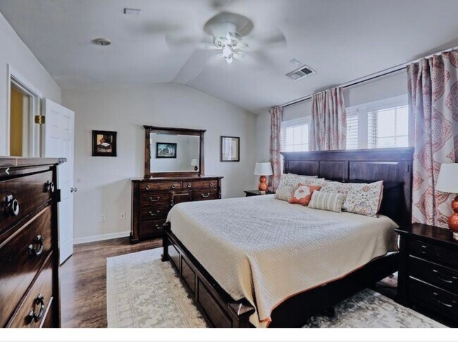 Building Photo - 4018 Edgecomb Dr