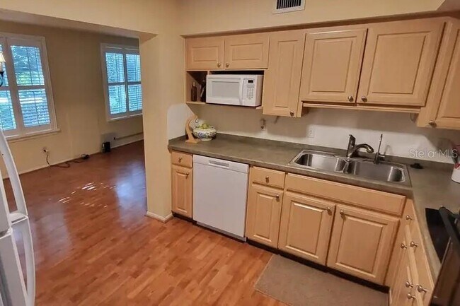 Building Photo - 2043 Denmark St