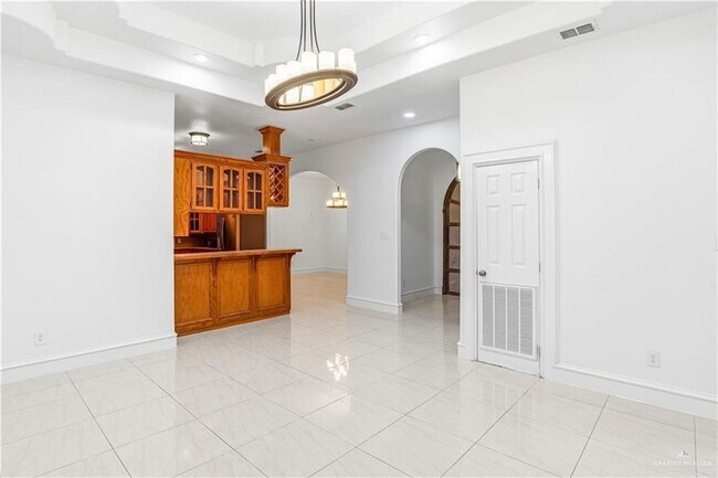 Building Photo - 23790 N Val Verde Rd