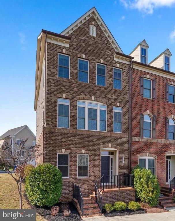 Building Photo - 9134 Kenway Ln