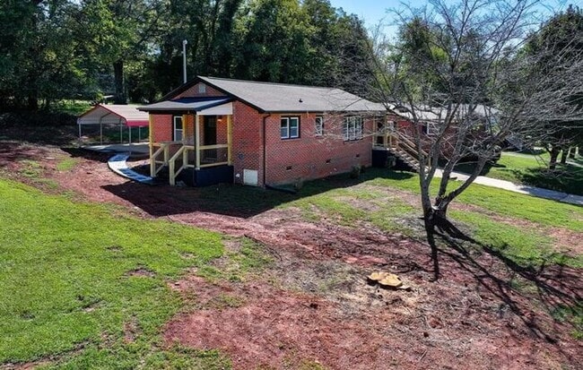 Building Photo - Stunningly Renovated 3BD/1BA Single Family...