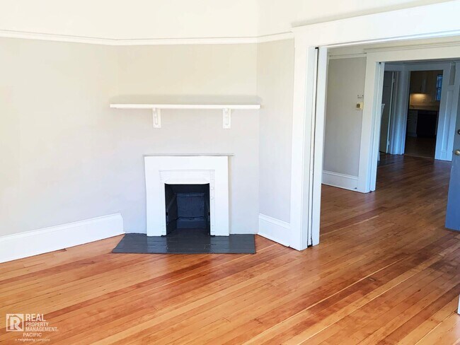 Building Photo - Spacious 4 Bedroom / 1.5 Bath near UC Campus