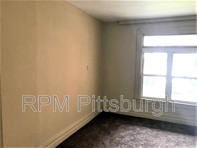 Building Photo - 3108 Niagara St