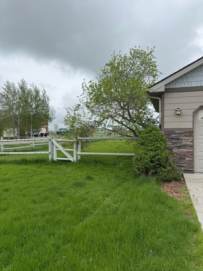 Building Photo - Single Family Home for Rent in Bozeman! Ov...