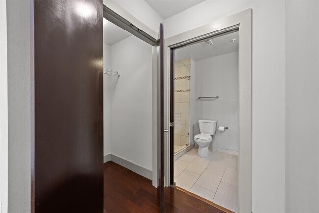 Building Photo - 1320 Robert Browning St