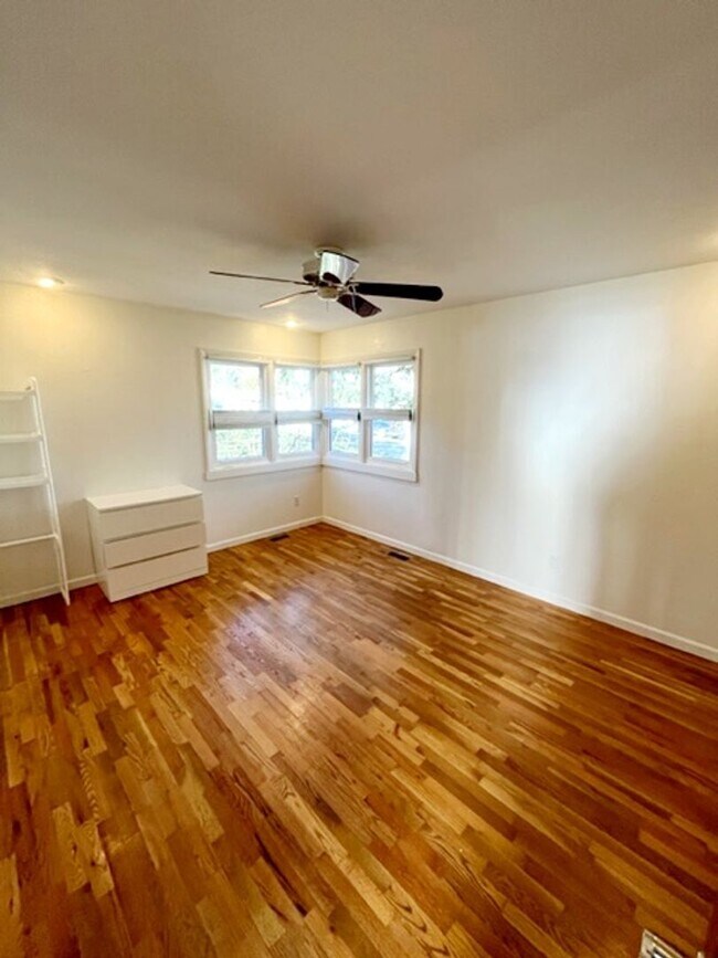 Building Photo - Available August 1, 2026 | PRE-LEASE 2 BED 1 BATH – Updated North Boulder Home Near Trails & Down...