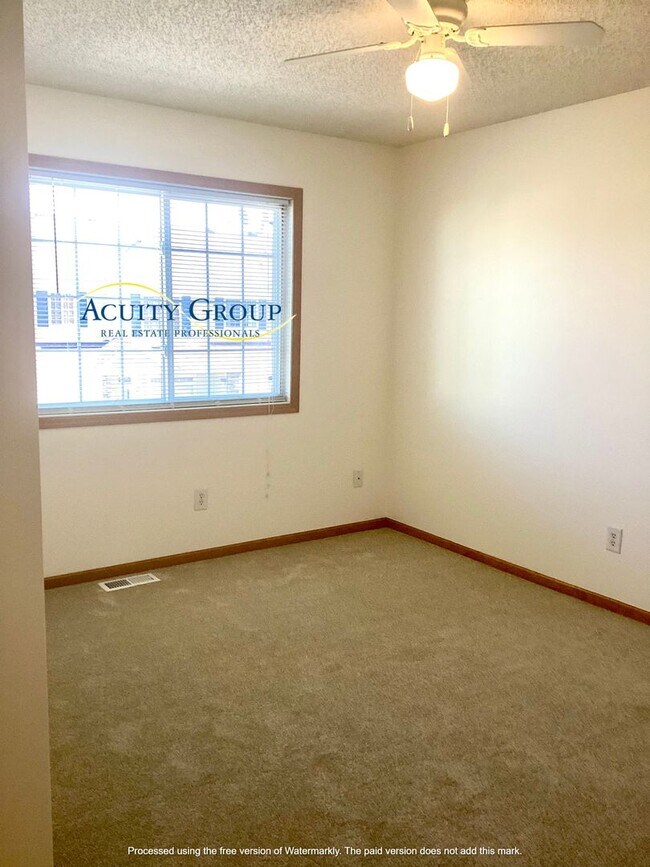 Building Photo - 2BR, 1 1/2 BA Townhome