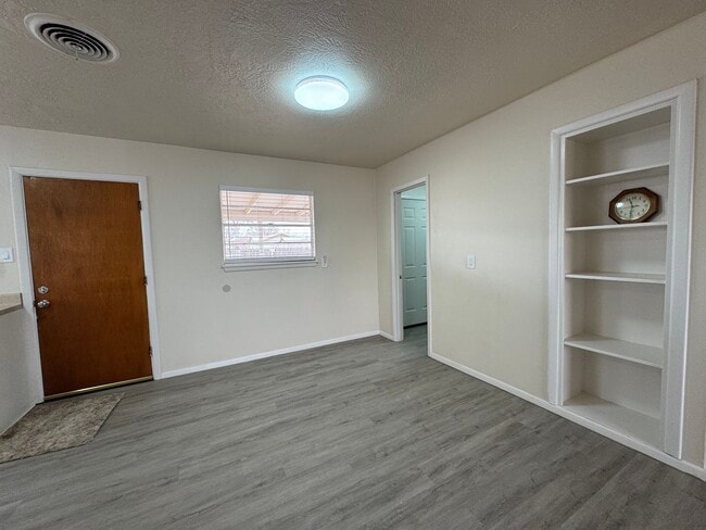 Building Photo - 525 W Reed St