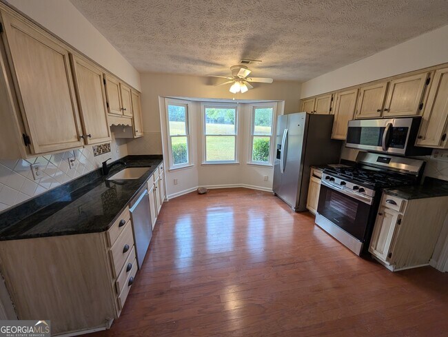 Building Photo - 165 Heritage Farm Ln