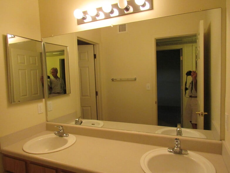 Building Photo - 1100 Goeglein Gulch #267
