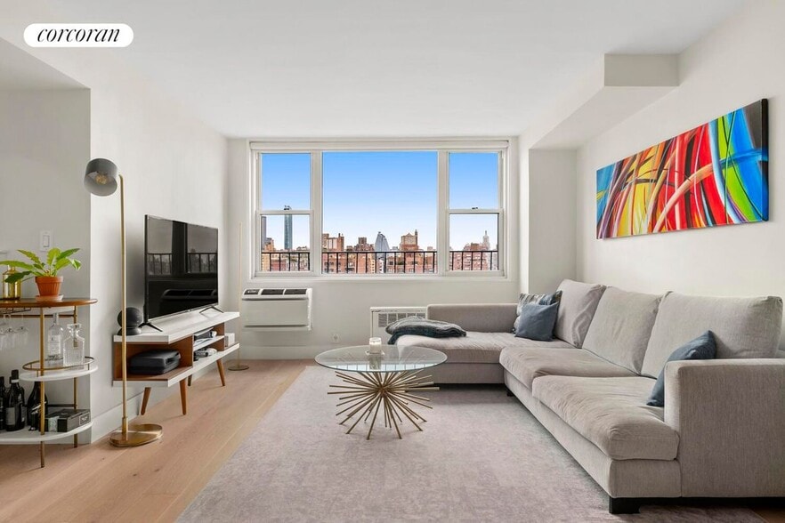 Building Photo - 61 Jane St