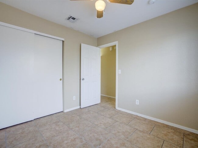 Building Photo - 2 Bedroom 2 Bath Single Story