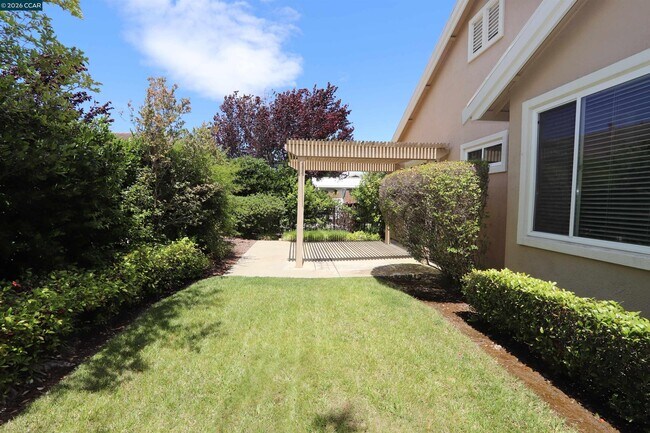 Building Photo - 567 Quindell Way