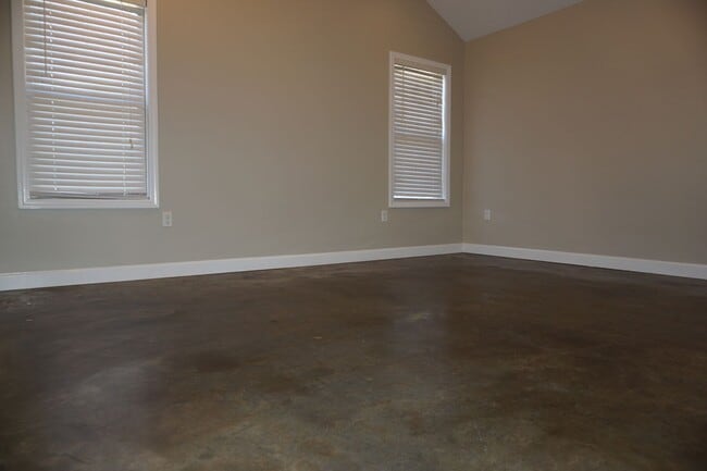 Building Photo - 210 Lake Dr