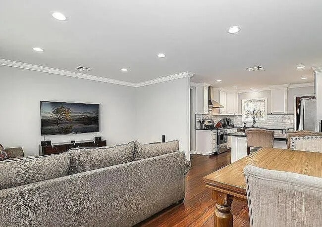 Building Photo - 13927 Leibacher Ave