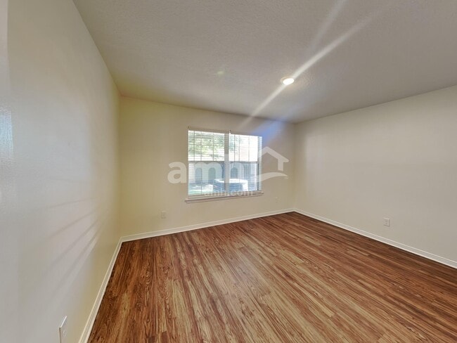 Building Photo - 3256 Silverado Cir