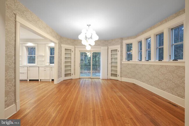 Building Photo - 3744 Huntington St NW