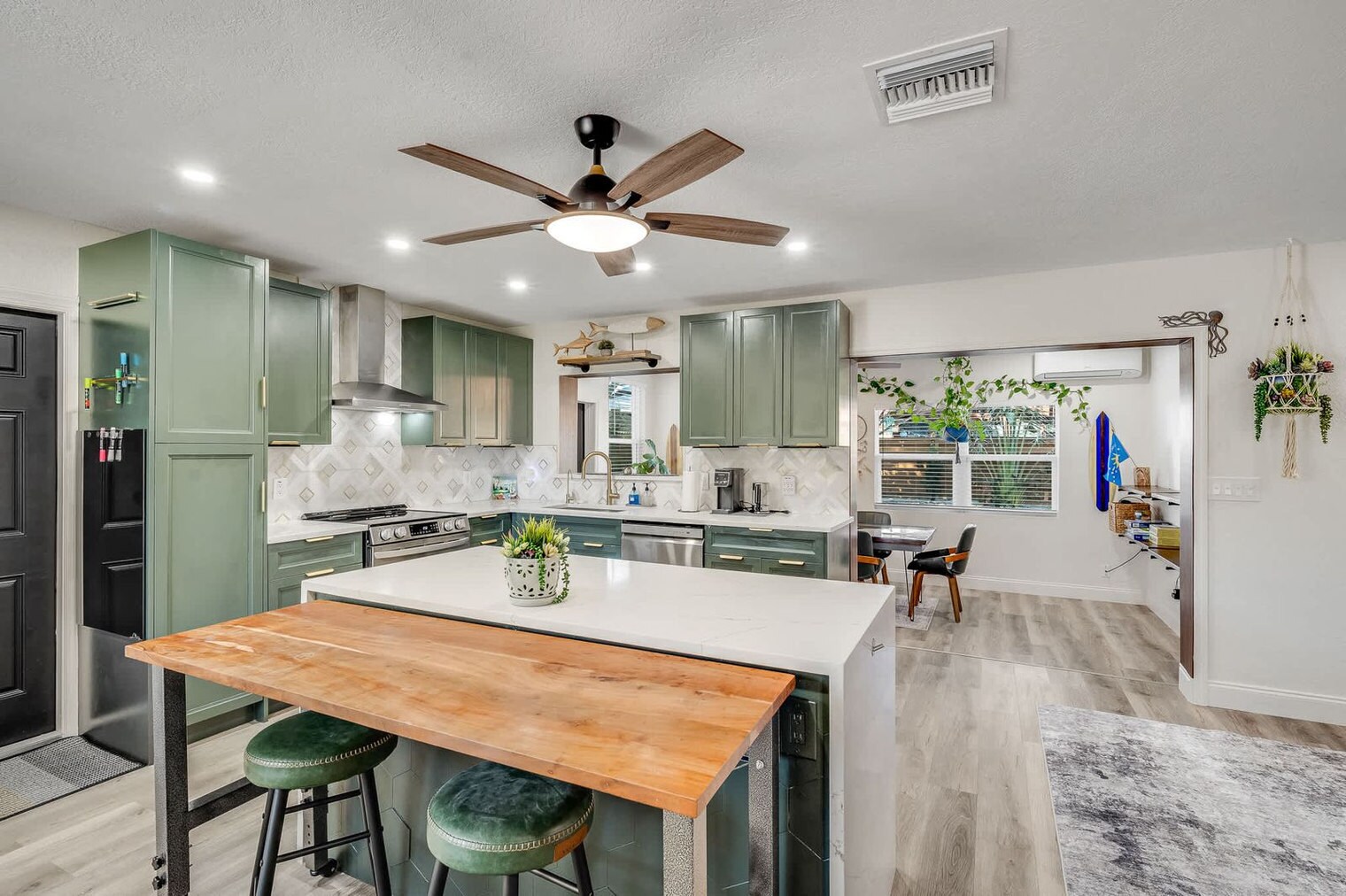 Building Photo - 415 N Shore Dr