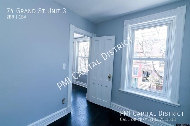 Building Photo - Luxurious, Modern 2 bedroom w/ Den and Cen...