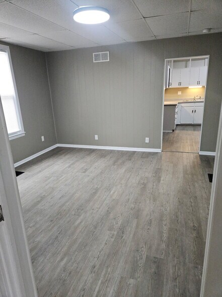 Nice living room space - 1026 Roosevelt Ave