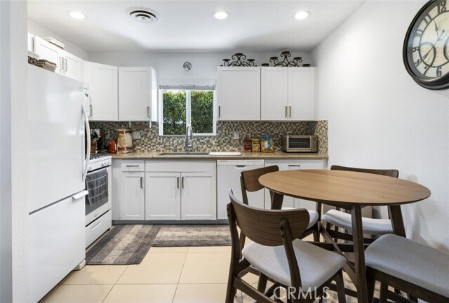 Building Photo - 555 S Thornhill Rd